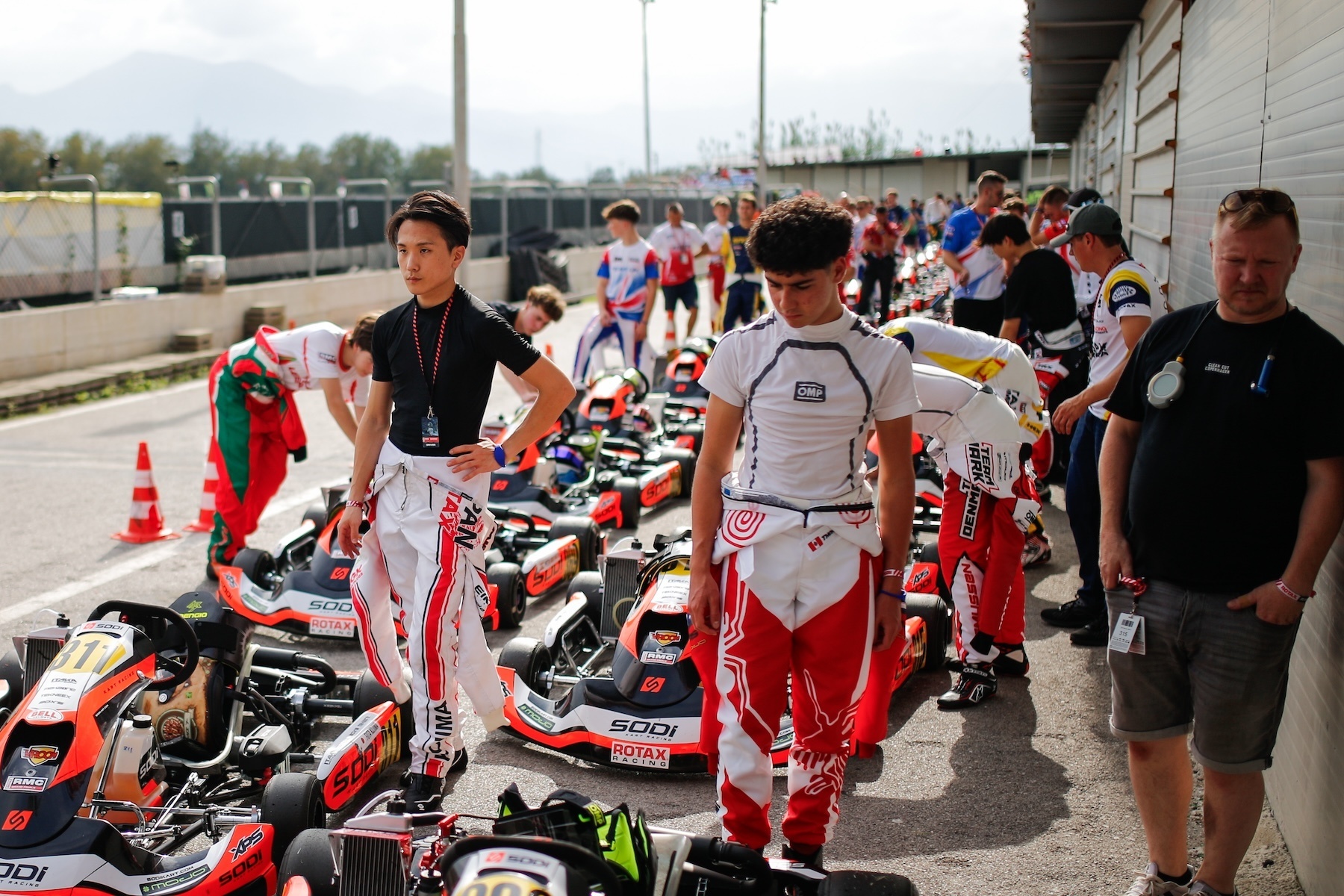 RMCGF24 20241022 Senior MAX kart racing teams on the pre grid 3116