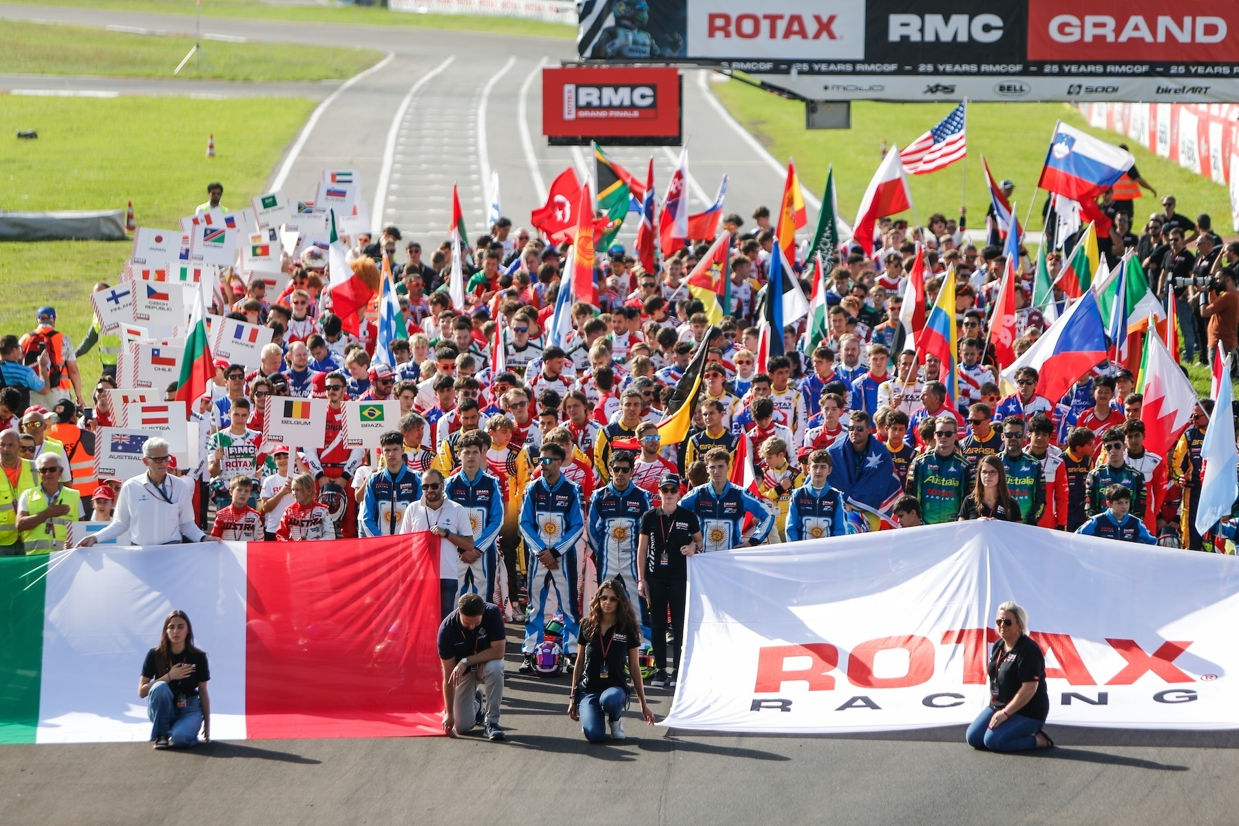 RMCGF24 20241025 Drivers Parade on the race track 7556